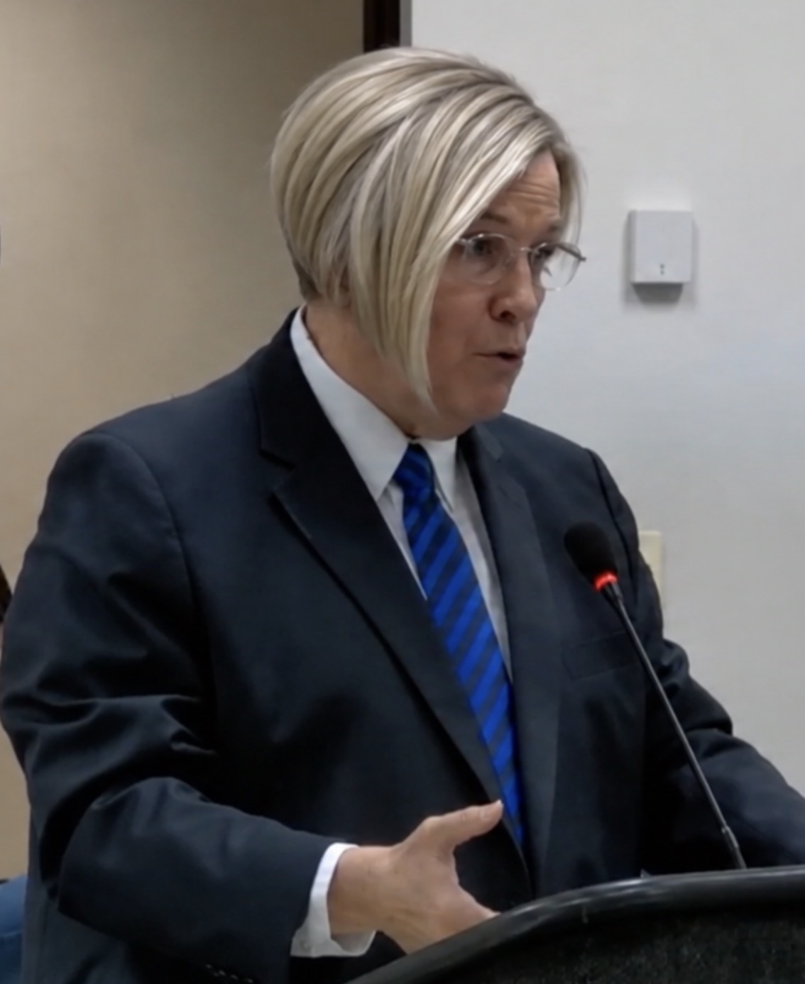 Mac Haddow demanding to speak to the manager